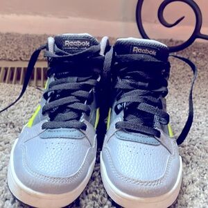 Reebok Big kids basketball shoes size 1K